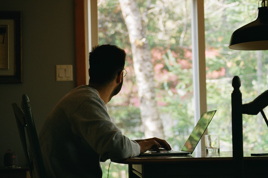 Work-From-Home Jobs That Don’t Require a College Degree